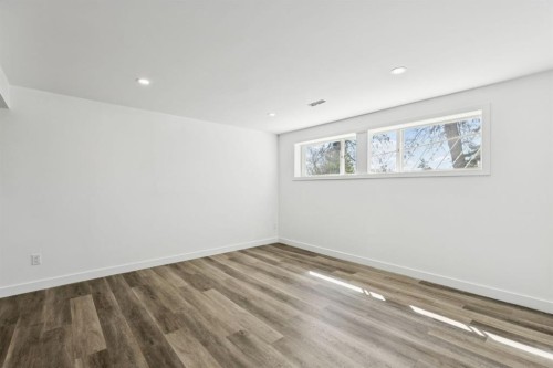 6928 Hunterbow Crescent Nw, Calgary, AB - Indoor Photo Showing Other Room