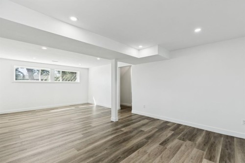 6928 Hunterbow Crescent Nw, Calgary, AB - Indoor Photo Showing Other Room