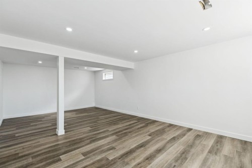 6928 Hunterbow Crescent Nw, Calgary, AB - Indoor Photo Showing Other Room