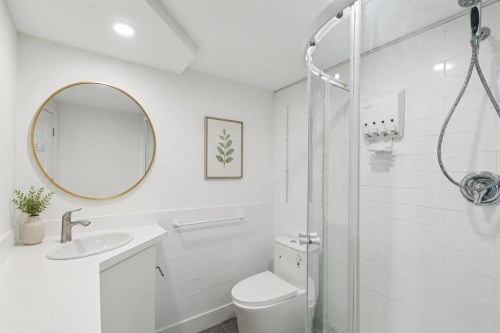 6928 Hunterbow Crescent Nw, Calgary, AB - Indoor Photo Showing Bathroom
