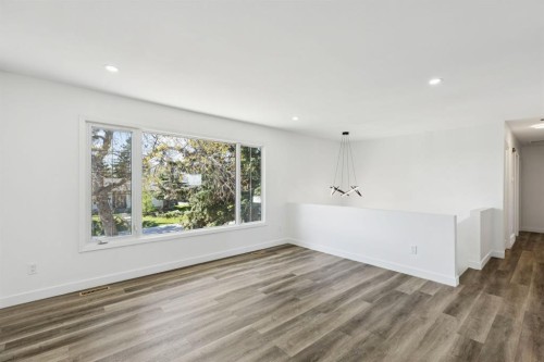 6928 Hunterbow Crescent Nw, Calgary, AB - Indoor Photo Showing Other Room