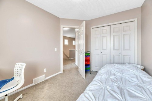 319 Saddlebrook Circle Ne, Calgary, AB - Indoor Photo Showing Bedroom