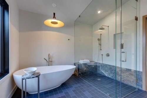 3423 23 Street Nw, Calgary, AB - Indoor Photo Showing Bathroom