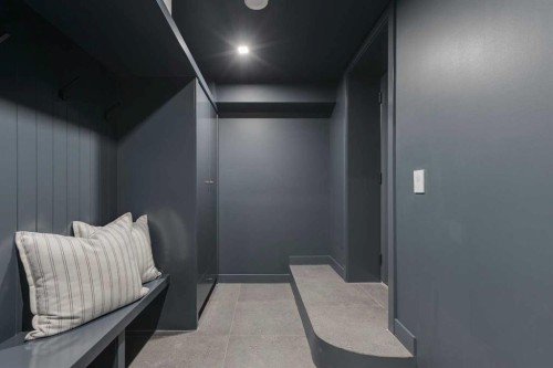 3423 23 Street Nw, Calgary, AB - Indoor
