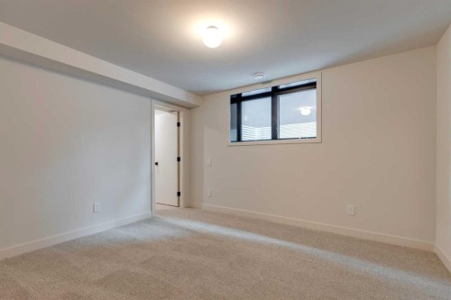 3423 23 Street Nw, Calgary, AB - Indoor Photo Showing Bathroom