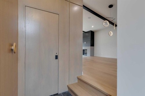 3423 23 Street Nw, Calgary, AB - Indoor With Storage