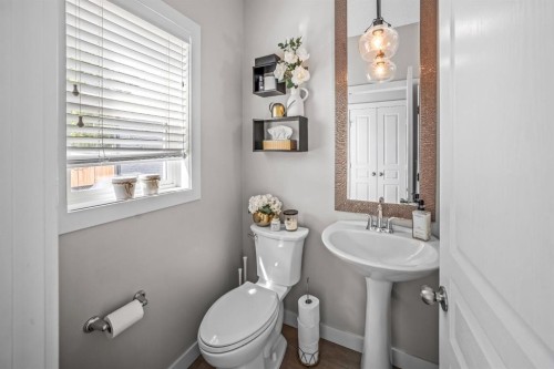 67 Mahogany Row Se, Calgary, AB - Indoor Photo Showing Bathroom