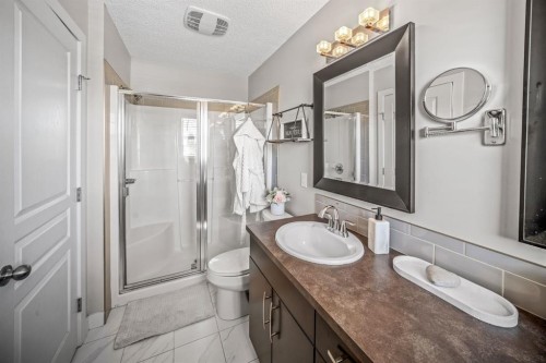 67 Mahogany Row Se, Calgary, AB - Indoor Photo Showing Bathroom