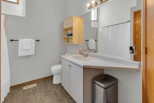 24 Citadel Close Nw, Calgary, AB - Indoor Photo Showing Bathroom