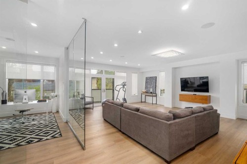 2620 14A Street Sw, Calgary, AB - Indoor Photo Showing Living Room