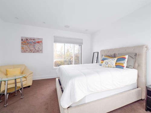 2620 14A Street Sw, Calgary, AB - Indoor Photo Showing Bedroom