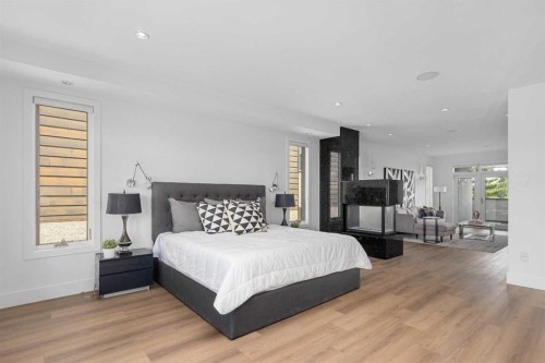 2620 14A Street Sw, Calgary, AB - Indoor Photo Showing Bedroom