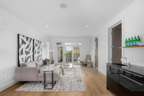 2620 14A Street Sw, Calgary, AB - Indoor Photo Showing Living Room