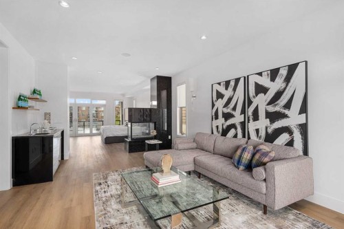 2620 14A Street Sw, Calgary, AB - Indoor Photo Showing Living Room