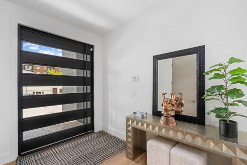 2620 14A Street Sw, Calgary, AB - Indoor Photo Showing Other Room