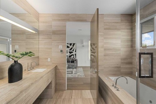 2620 14A Street Sw, Calgary, AB - Indoor Photo Showing Bathroom