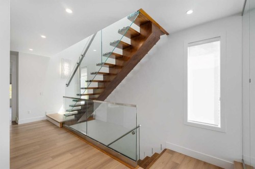 2620 14A Street Sw, Calgary, AB - Indoor Photo Showing Other Room