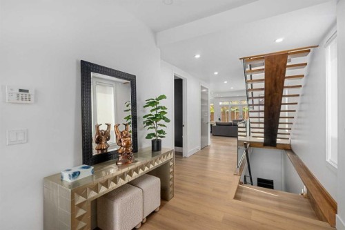 2620 14A Street Sw, Calgary, AB - Indoor Photo Showing Other Room
