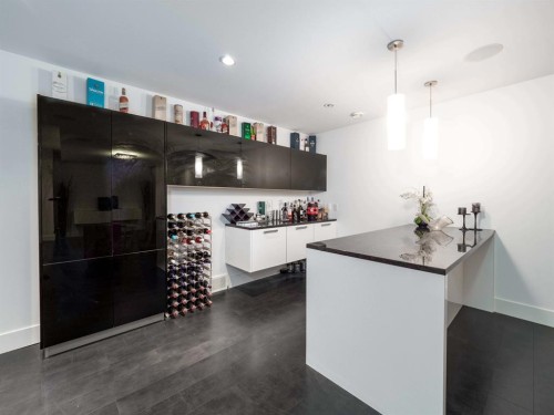 2620 14A Street Sw, Calgary, AB - Indoor Photo Showing Kitchen