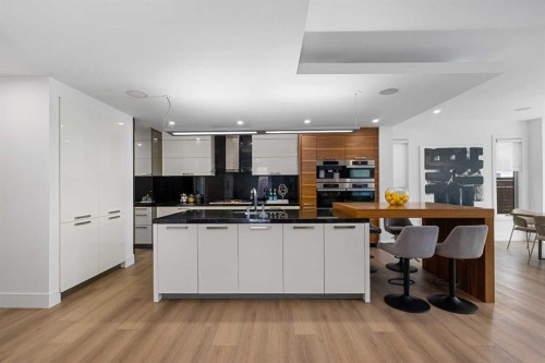 2620 14A Street Sw, Calgary, AB - Indoor Photo Showing Kitchen With Upgraded Kitchen