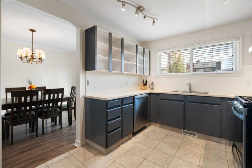 8 Hawkwood Place Nw, Calgary, AB - Indoor Photo Showing Other Room