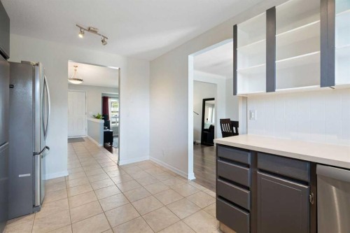 8 Hawkwood Place Nw, Calgary, AB - Indoor Photo Showing Other Room