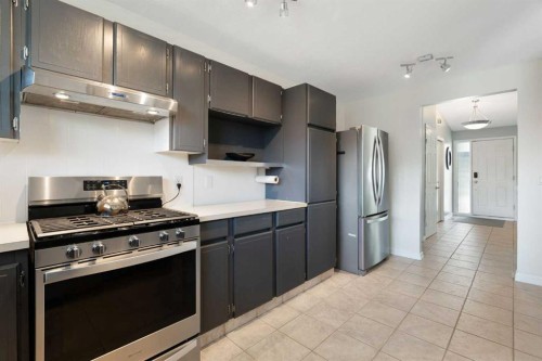 8 Hawkwood Place Nw, Calgary, AB - Indoor Photo Showing Kitchen