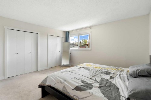 8 Hawkwood Place Nw, Calgary, AB - Indoor Photo Showing Bedroom