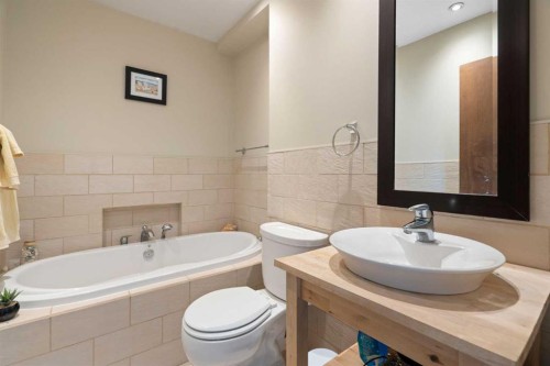 8 Hawkwood Place Nw, Calgary, AB - Indoor Photo Showing Bathroom