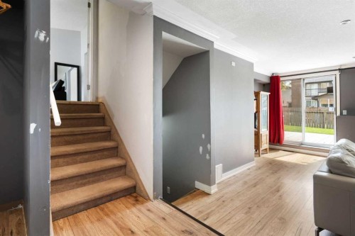 8 Hawkwood Place Nw, Calgary, AB - Indoor Photo Showing Other Room