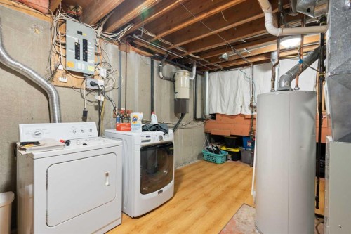 8 Hawkwood Place Nw, Calgary, AB - Indoor Photo Showing Laundry Room