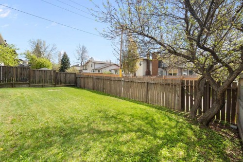 8 Hawkwood Place Nw, Calgary, AB - Outdoor