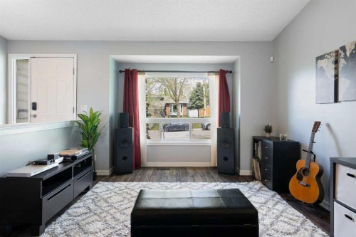 8 Hawkwood Place Nw, Calgary, AB - Indoor
