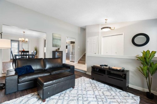 8 Hawkwood Place Nw, Calgary, AB - Indoor Photo Showing Living Room