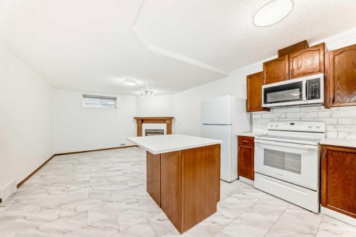 12634 Coventry Hills Way Ne, Calgary, AB - Indoor Photo Showing Kitchen