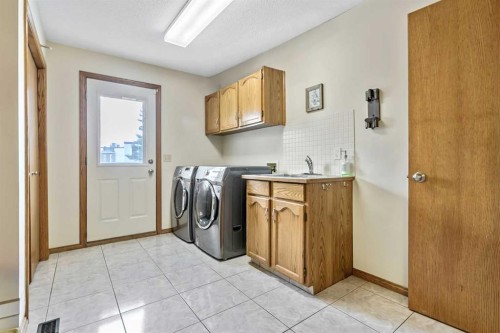 35 Candle Court Sw, Calgary, AB - Indoor Photo Showing Laundry Room