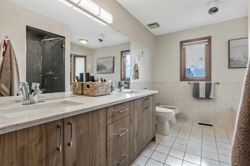 35 Candle Court Sw, Calgary, AB - Indoor Photo Showing Bathroom