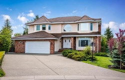 35 Candle Court SW Calgary, AB T2W 6B6