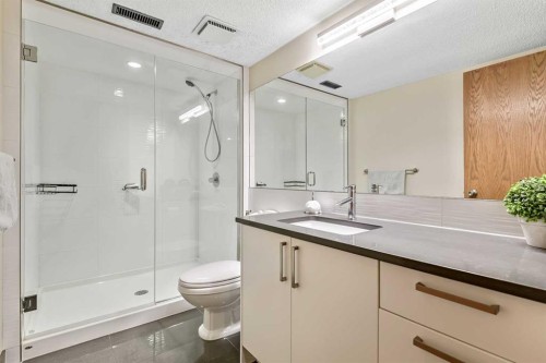 35 Candle Court Sw, Calgary, AB - Indoor Photo Showing Bathroom