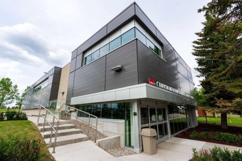 35 Candle Court Sw, Calgary, AB - Outdoor