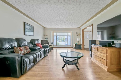 35 Candle Court Sw, Calgary, AB - Indoor Photo Showing Living Room