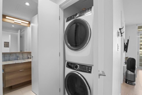 501-138 Waterfront Court Sw, Calgary, AB - Indoor Photo Showing Laundry Room