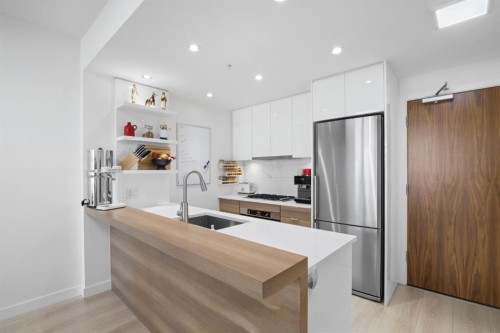 501-138 Waterfront Court Sw, Calgary, AB - Indoor Photo Showing Kitchen With Upgraded Kitchen