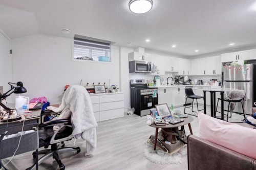 41 Copperhead Road Se, Calgary, AB - Indoor