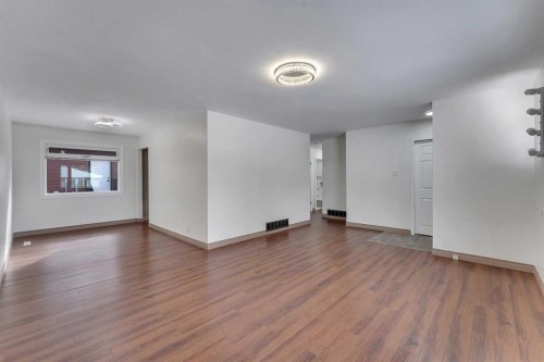 4824 Claret Street Nw, Calgary, AB - Indoor