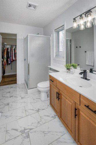 128 Sunterra Heights, Cochrane, AB - Indoor Photo Showing Bathroom