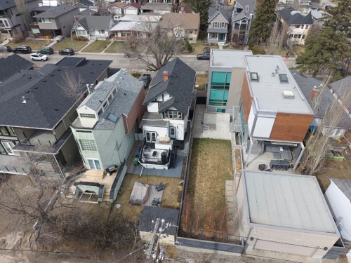 223 2 Avenue Ne, Calgary, AB - Outdoor
