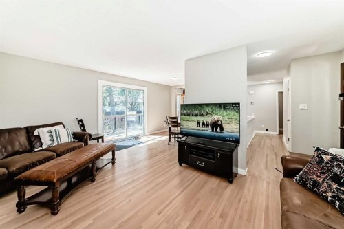 5007 Vallance Crescent Nw, Calgary, AB - Indoor Photo Showing Living Room