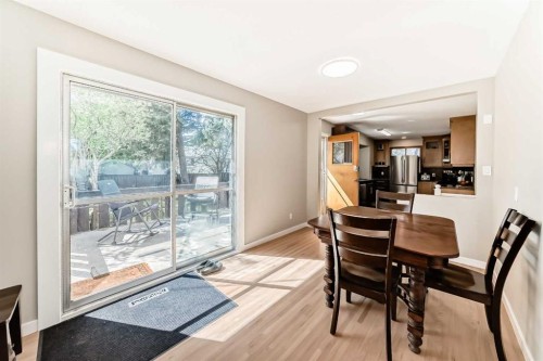 5007 Vallance Crescent Nw, Calgary, AB - Indoor Photo Showing Dining Room