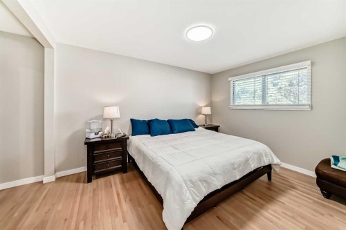 5007 Vallance Crescent Nw, Calgary, AB - Indoor Photo Showing Bedroom
